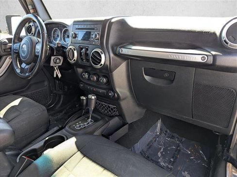 Used 2016 Jeep Wrangler Unlimited Rubicon w/ Connectivity Group image 20