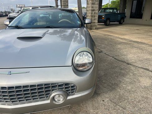 Used 2004 Ford Thunderbird image 13