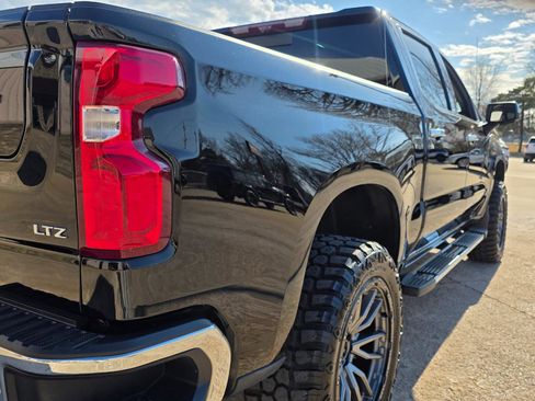 Used 2022 Chevrolet Silverado 1500 LTZ w/ LTZ Premium Package image 22