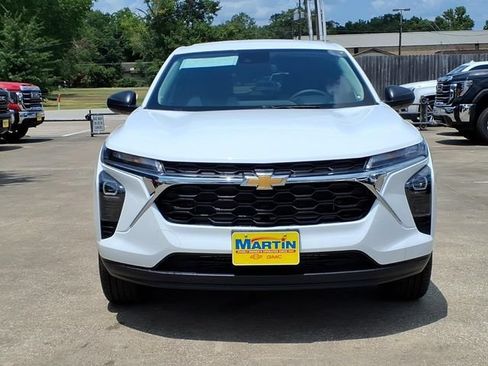 New 2026 Chevrolet Trax LS FWD image 2