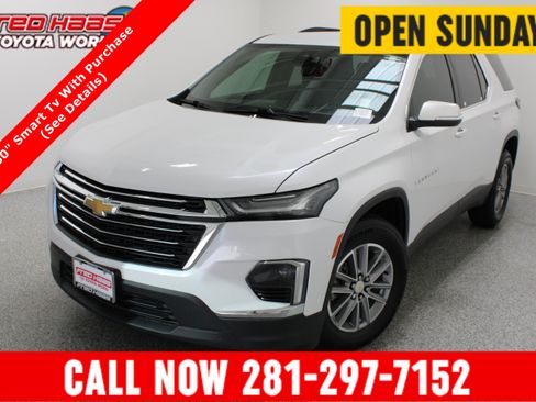 Used 2022 Chevrolet Traverse LT FWD image 1