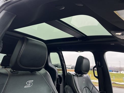 Used 2023 Chrysler Pacifica Limited w/ S Appearance Package image 30