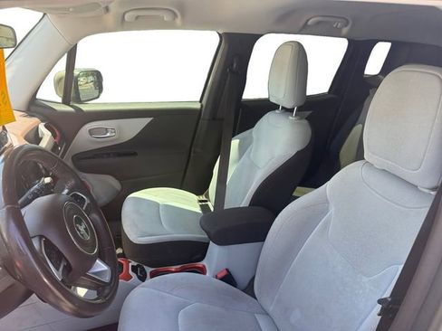 Used 2015 Jeep Renegade Latitude FWD image 9