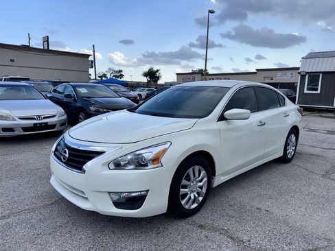 Used 2014 Nissan Altima 2.5 S w/ Display Audio Package image 1