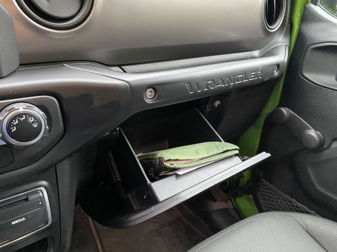 Used 2019 Jeep Wrangler Unlimited Sport image 30