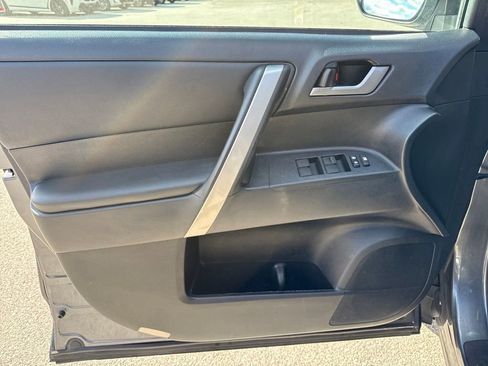Used 2013 Toyota Highlander Plus image 12