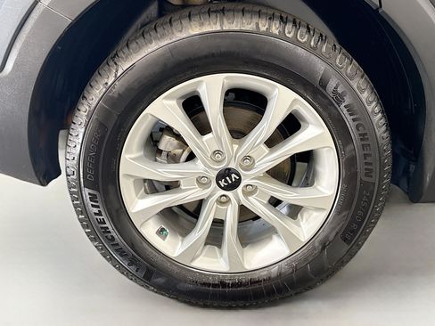 Used 2020 Kia Telluride LX FWD image 33