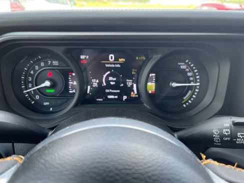 Used 2024 Jeep Wrangler Unlimited Sahara w/ Technology Group AWD/4WD image 15