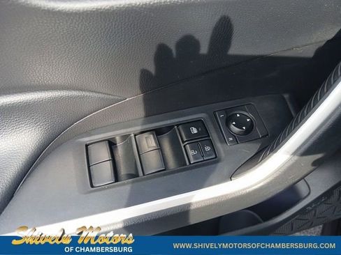 Used 2022 Toyota RAV4 LE image 26
