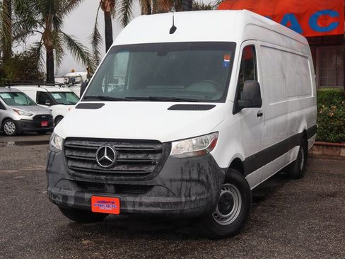 Used 2021 Mercedes-Benz Sprinter 2500 image 4