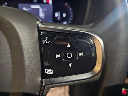 Certified 2024 Volvo XC60 B5 Plus w/ Climate Package AWD/4WD image 19