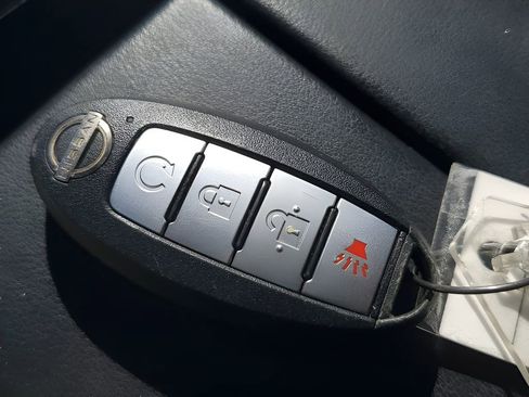 Used 2022 Nissan Rogue SV image 36