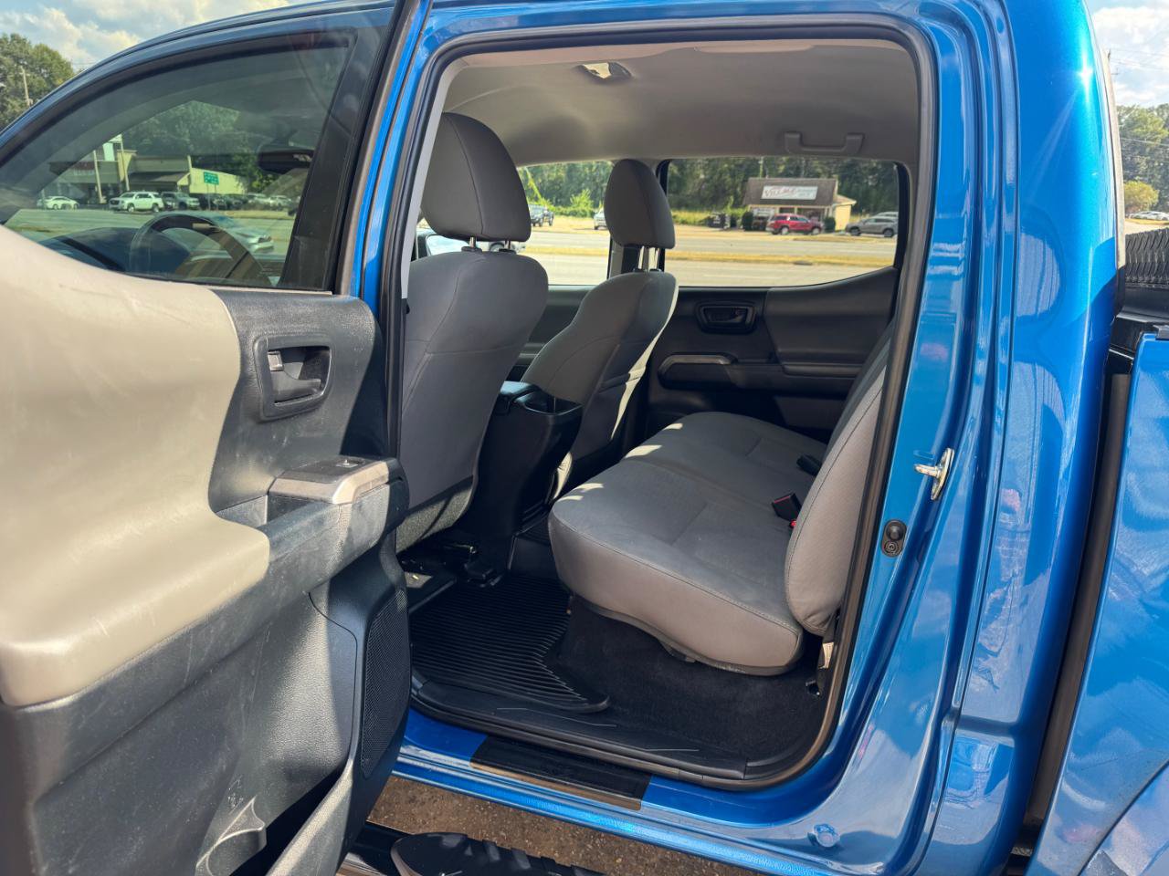 Used 2016 Toyota Tacoma SR5 w/ SR5 Appearance Package (SN) AWD/4WD image 15