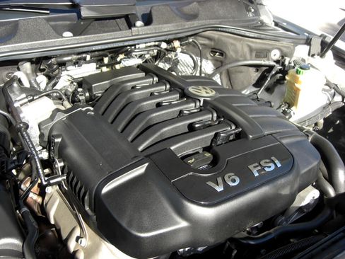 Used 2016 Volkswagen Touareg Executive image 22