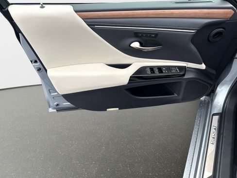 Used 2025 Lexus ES 350 w/ Premium Package image 16