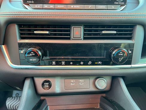 Certified 2025 Nissan Rogue SV image 28