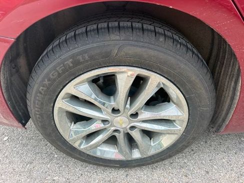 Used 2018 Chevrolet Malibu LT w/ Driver Confidence Package FWD image 9