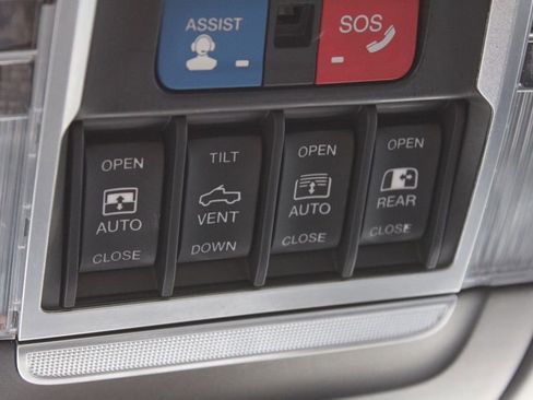 Used 2019 RAM 1500 Laramie image 29