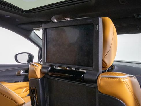 Used 2021 Chrysler Pacifica Pinnacle FWD image 28