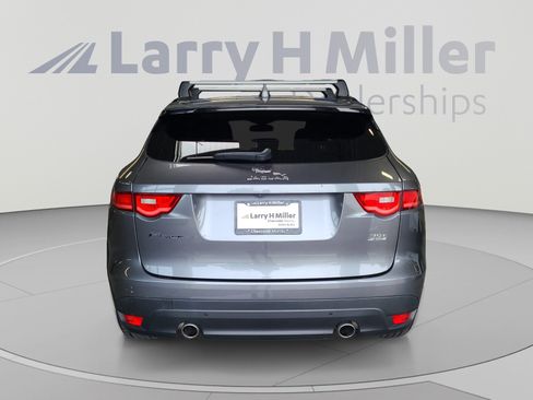 Used 2017 Jaguar F-PACE Prestige AWD/4WD image 4