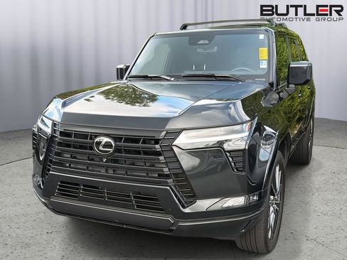 Used 2024 Lexus GX 550 w/ Accessory Package (Z1) AWD/4WD image 3