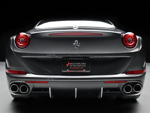 Used 2016 Ferrari California T image 34