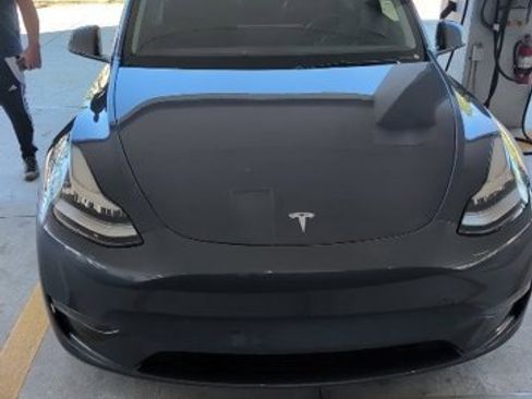 Used 2022 Tesla Model Y Long Range image 1