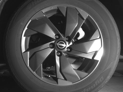 Used 2025 Nissan Rogue SV AWD/4WD image 14