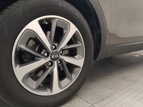 Used 2019 Kia Sorento EX FWD image 31