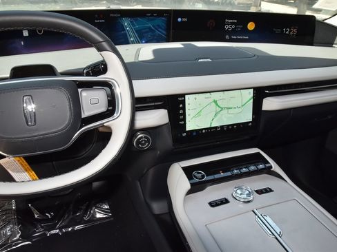 New 2026 Lincoln Navigator L Reserve AWD/4WD image 26