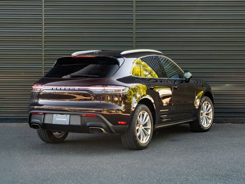 Certified 2022 Porsche Macan AWD/4WD image 8