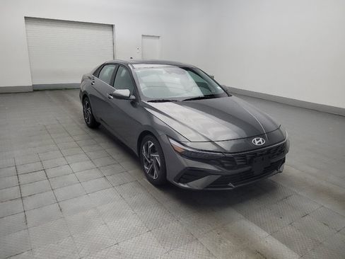 Used 2025 Hyundai Elantra SEL FWD image 13