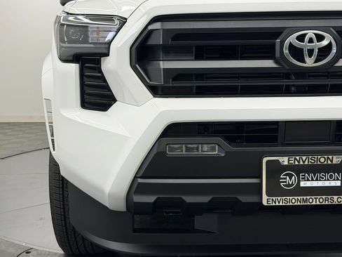Certified 2026 Toyota Tacoma SR5 AWD/4WD image 9