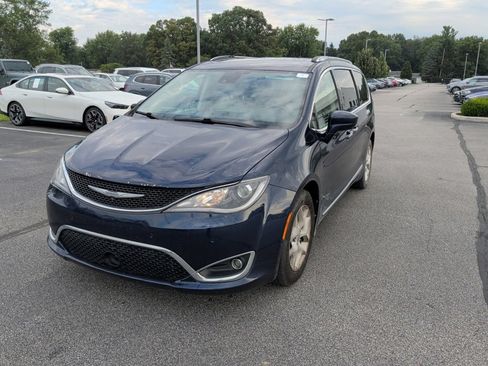 Used 2017 Chrysler Pacifica Touring-L Plus w/ Advanced Safetytec Group FWD image 2