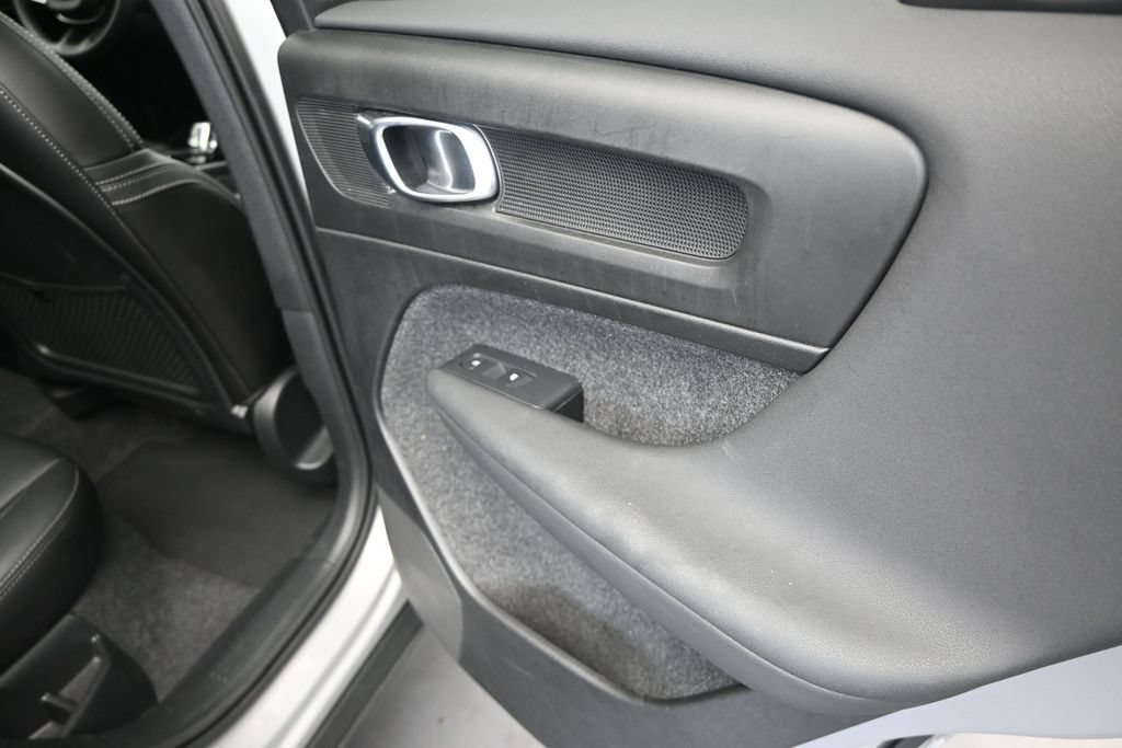 Used 2025 Volvo XC40 B5 Plus AWD/4WD image 21