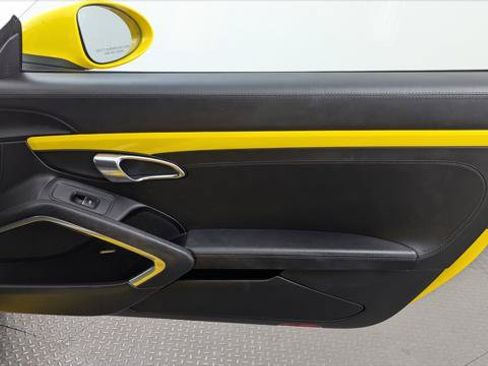 Used 2018 Porsche 718 Boxster RWD image 17