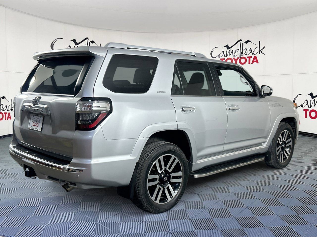 Used 2024 Toyota 4Runner Limited AWD/4WD image 7