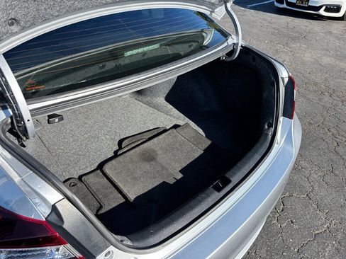 Used 2017 Honda Accord Touring image 12