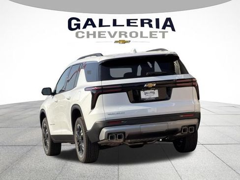 New 2027 Chevrolet Traverse LT w/ Sun and Wheel Package FWD image 5