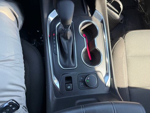 Used 2023 Chevrolet Traverse LT image 34