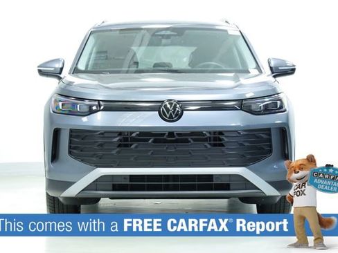 Used 2025 Volkswagen Tiguan S image 2