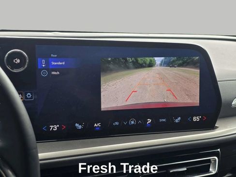 Used 2025 Chevrolet Traverse LT FWD image 15