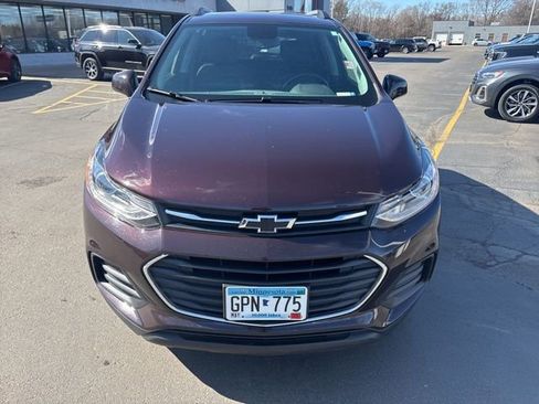 Used 2021 Chevrolet Trax LT w/ Premium Seat Package image 2