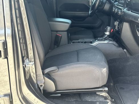 Used 2022 Jeep Gladiator Sport AWD/4WD image 14