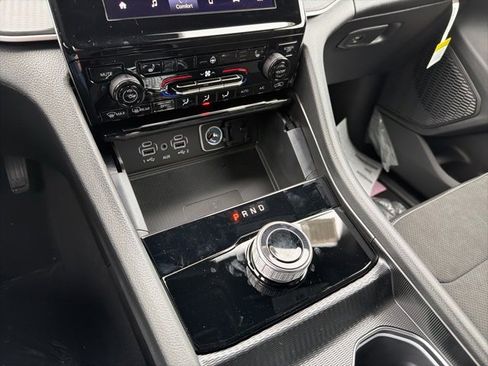 New 2025 Jeep Grand Cherokee 4WD image 16