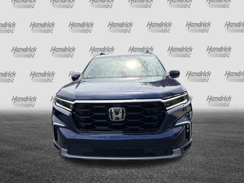 Used 2025 Honda Pilot Touring image 3