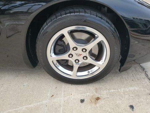 Used 2004 Chevrolet Corvette Coupe image 6