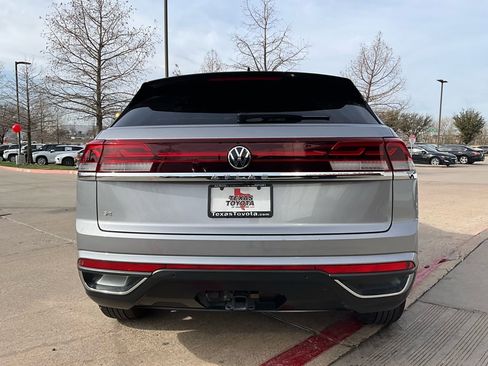Used 2025 Volkswagen Atlas Cross Sport SE image 7