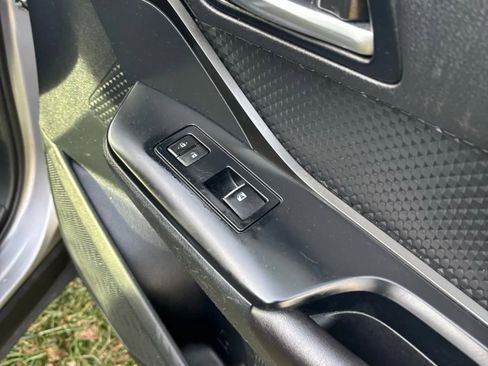 Used 2018 Toyota C-HR XLE image 52