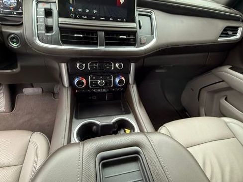Used 2022 GMC Yukon SLT w/ SLT Luxury Package image 24